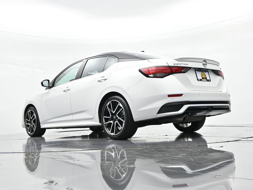 Nissan Sentra Vehicle Full-screen Gallery Image 19