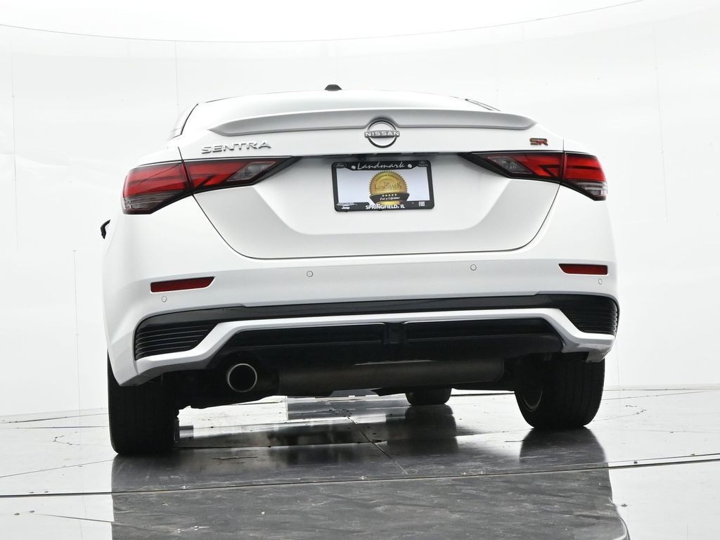 Nissan Sentra Vehicle Full-screen Gallery Image 20