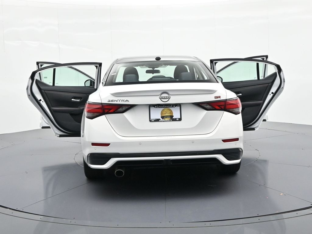 Nissan Sentra Vehicle Full-screen Gallery Image 26