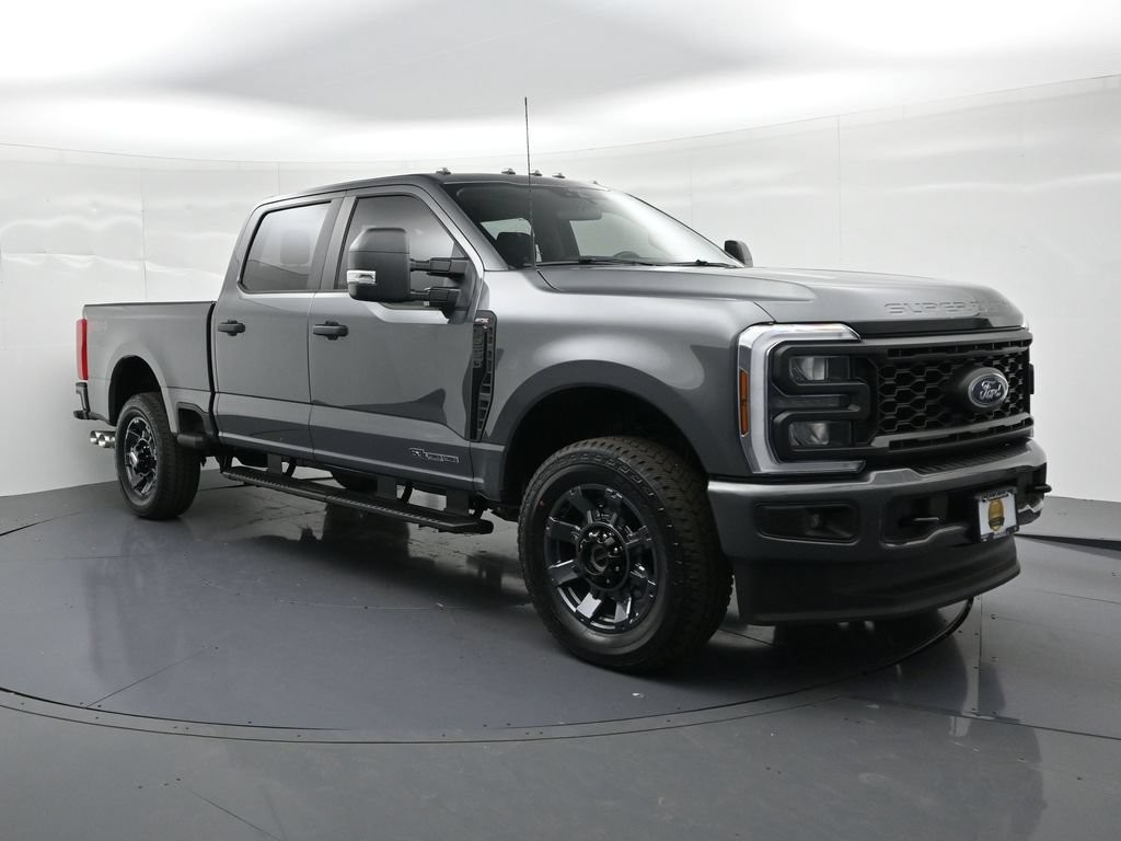 Ford F-250SD Vehicle Full-screen Gallery Image 4