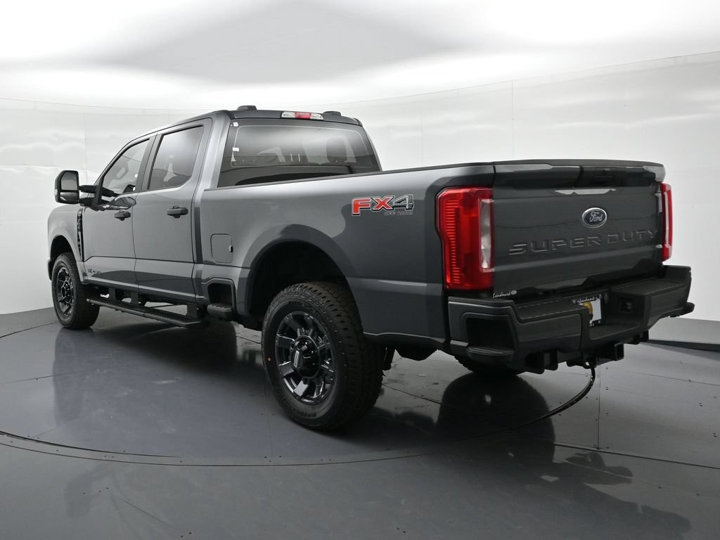 Ford F-250SD Vehicle Full-screen Gallery Image 8
