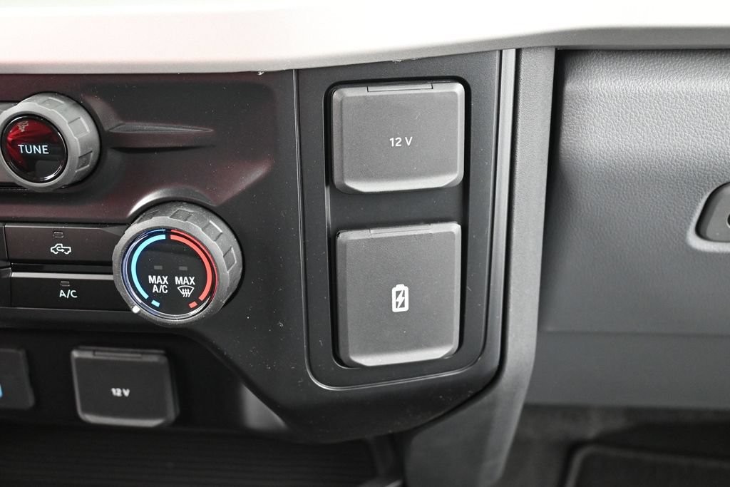Ford F-250SD Vehicle Full-screen Gallery Image 12