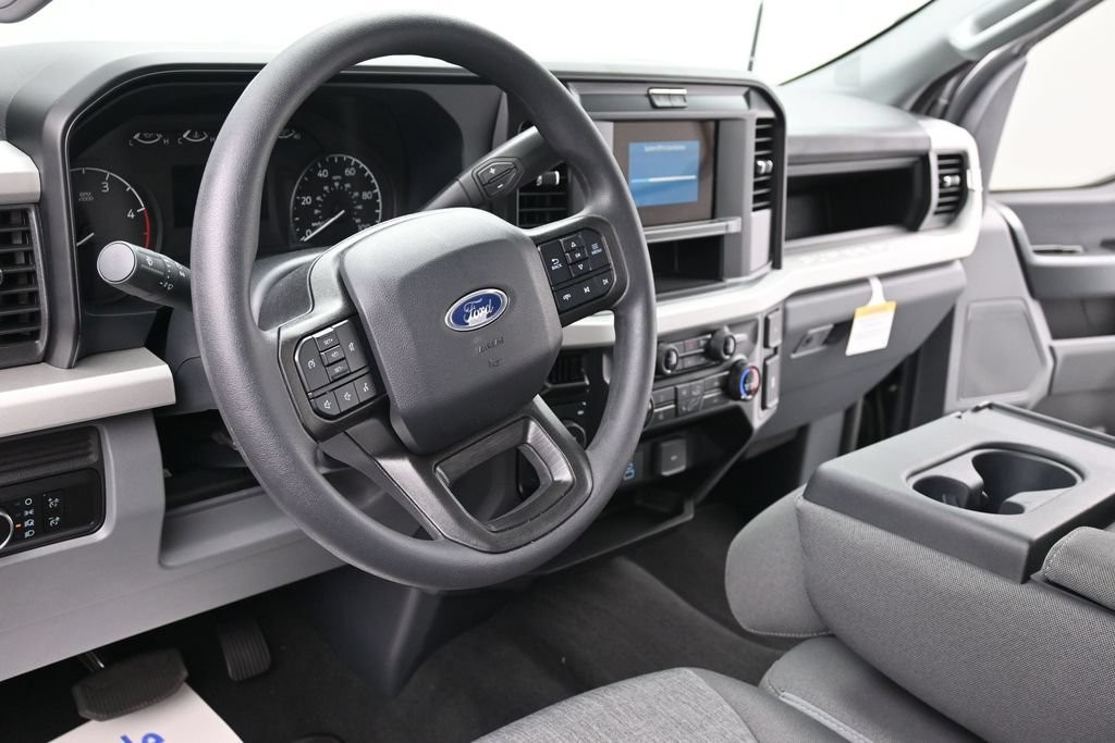 Ford F-250SD Vehicle Full-screen Gallery Image 15