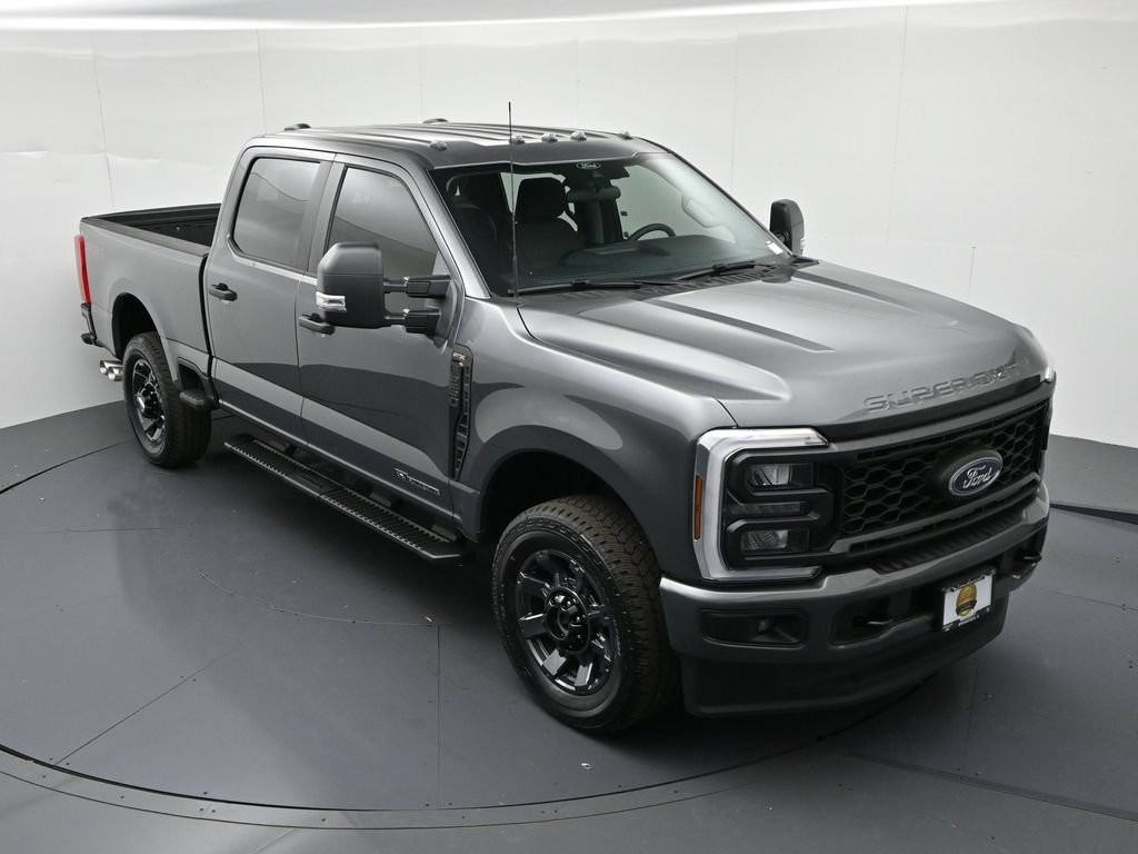 Ford F-250SD Vehicle Full-screen Gallery Image 16