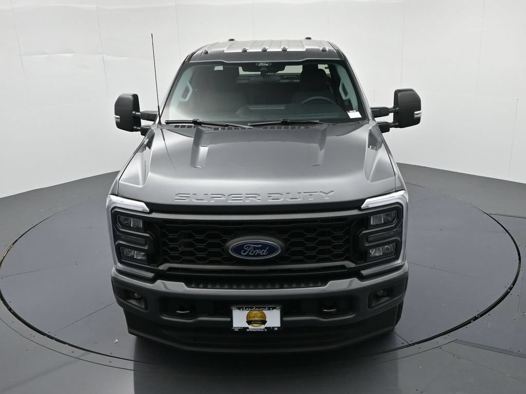 Ford F-250SD Vehicle Full-screen Gallery Image 17