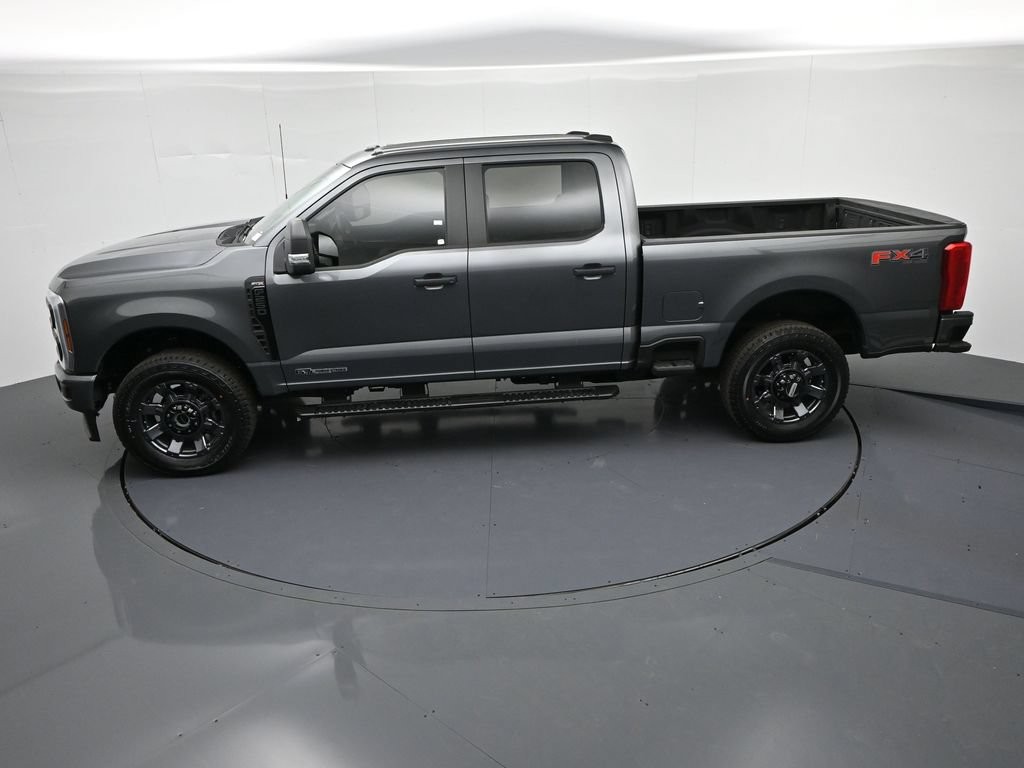 Ford F-250SD Vehicle Full-screen Gallery Image 19