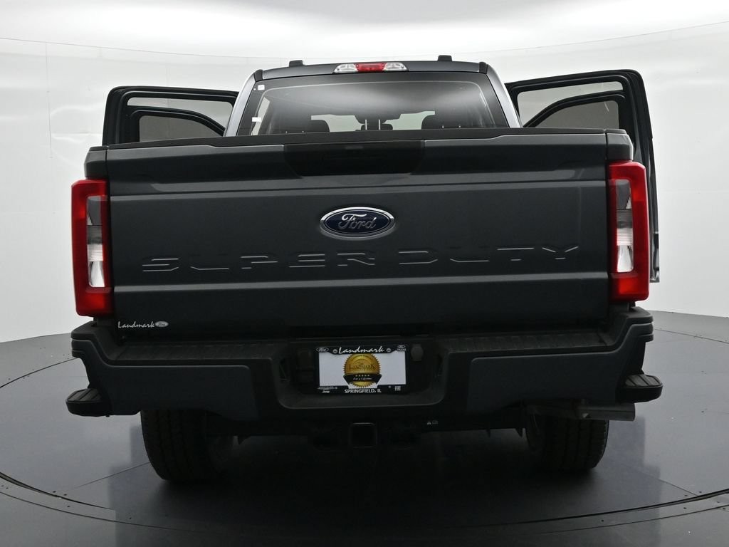 Ford F-250SD Vehicle Full-screen Gallery Image 27