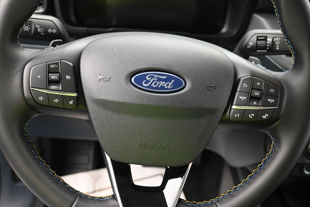 Ford Maverick Vehicle Full-screen Gallery Image 13
