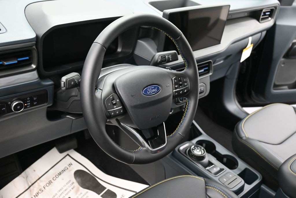 Ford Maverick Vehicle Full-screen Gallery Image 14
