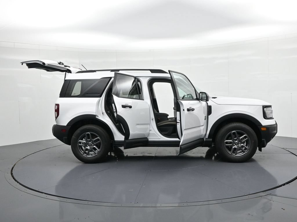 Ford Bronco Sport Vehicle Full-screen Gallery Image 25