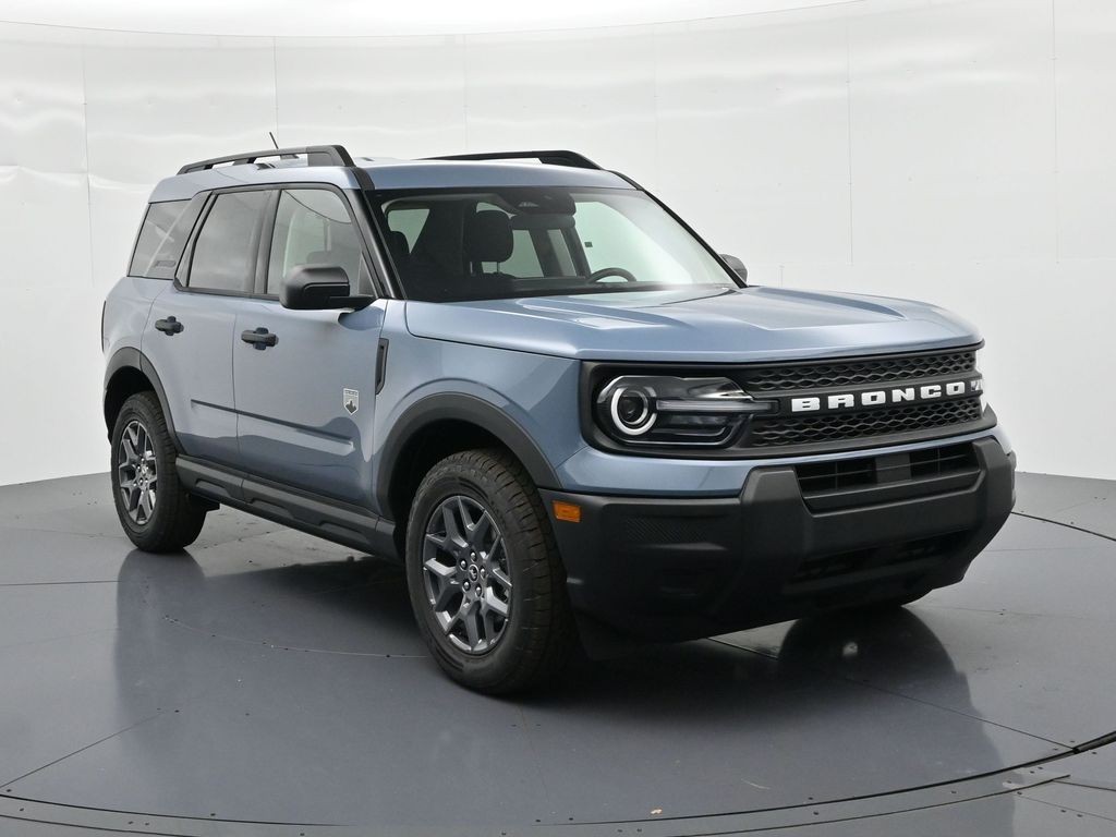 Ford Bronco Sport Vehicle Full-screen Gallery Image 4