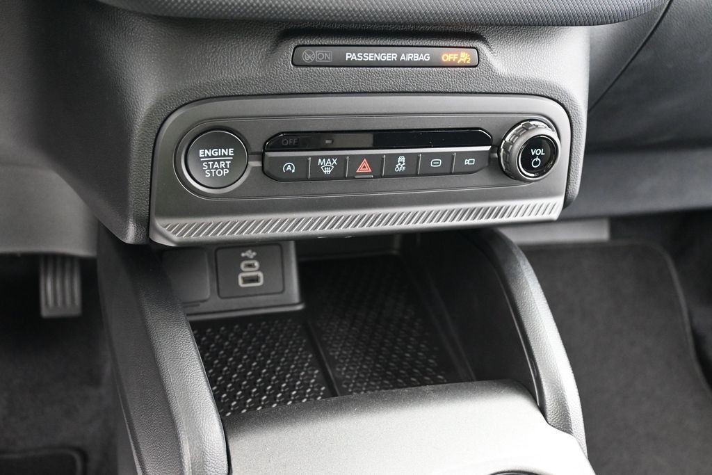 Ford Bronco Sport Vehicle Full-screen Gallery Image 11