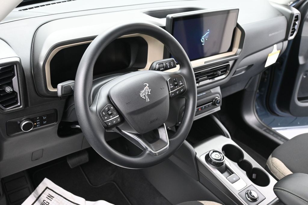 Ford Bronco Sport Vehicle Full-screen Gallery Image 14