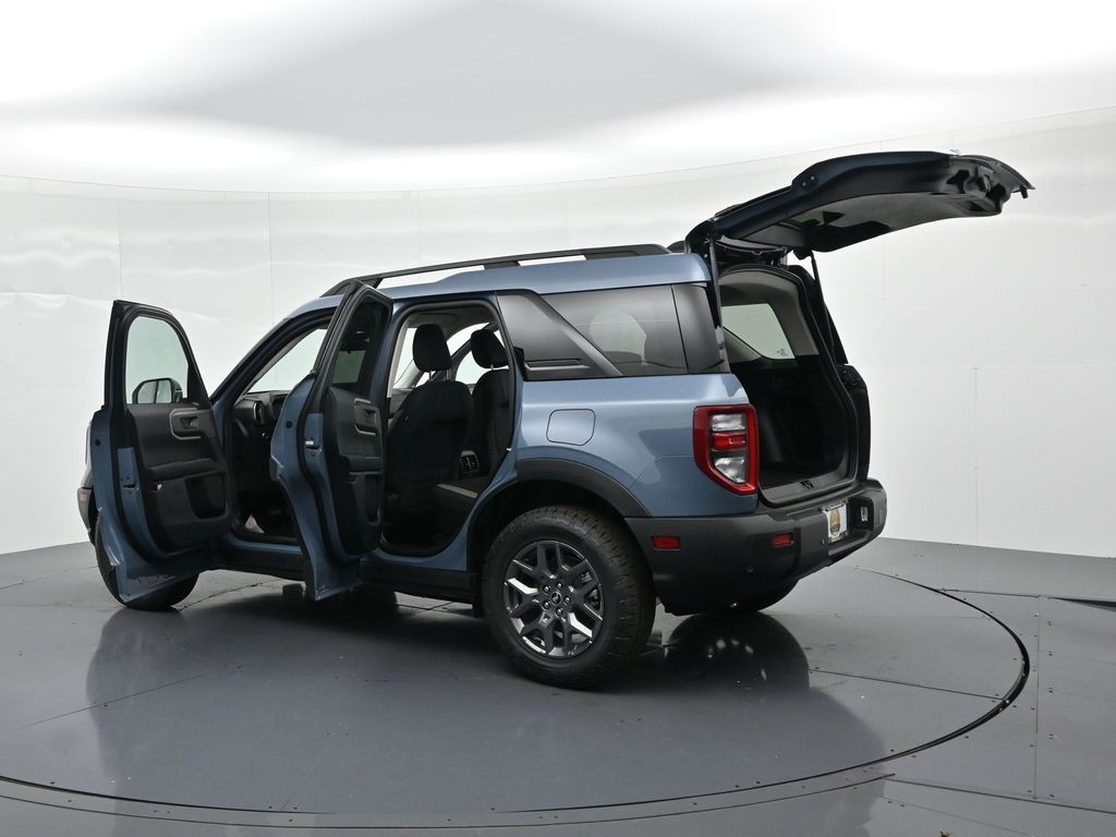 Ford Bronco Sport Vehicle Full-screen Gallery Image 24