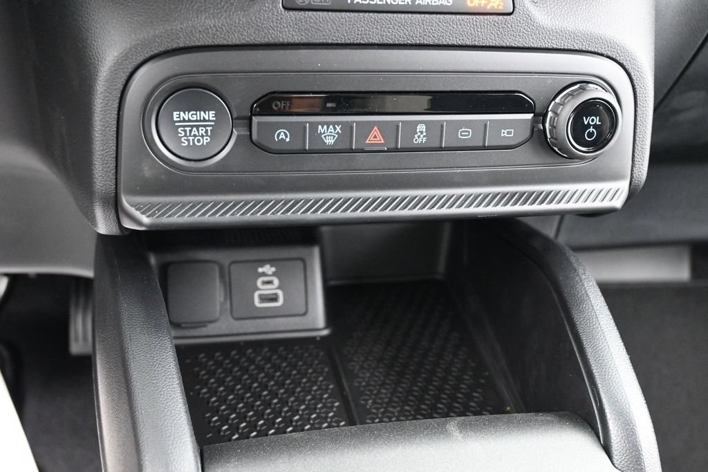 Ford Bronco Sport Vehicle Full-screen Gallery Image 11