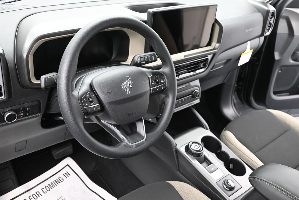 Ford Bronco Sport Vehicle Full-screen Gallery Image 14
