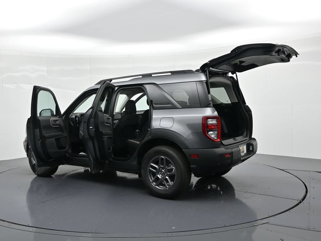 Ford Bronco Sport Vehicle Full-screen Gallery Image 24