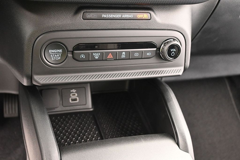 Ford Bronco Sport Vehicle Full-screen Gallery Image 11