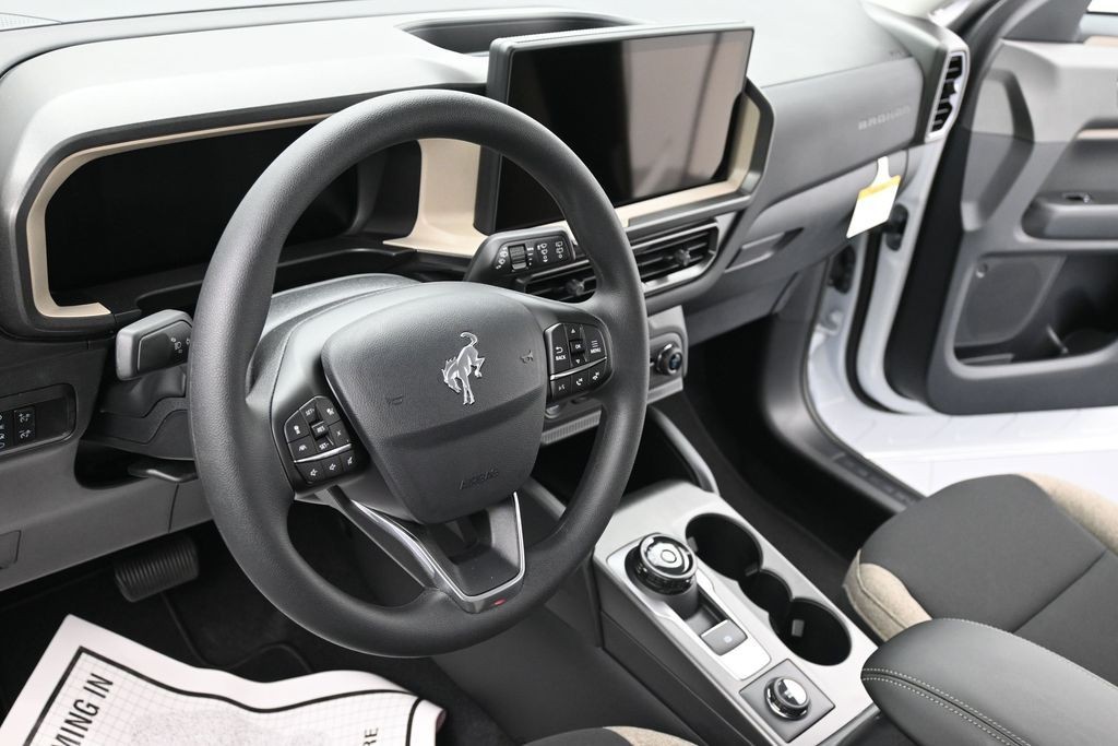 Ford Bronco Sport Vehicle Full-screen Gallery Image 14