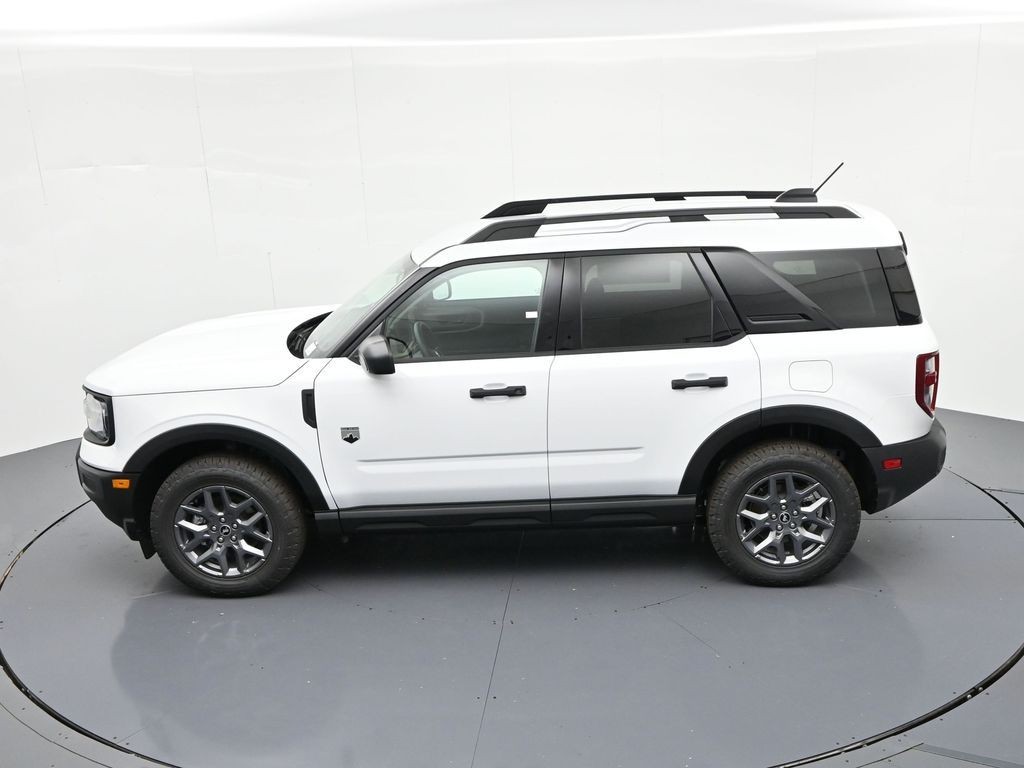 Ford Bronco Sport Vehicle Full-screen Gallery Image 18