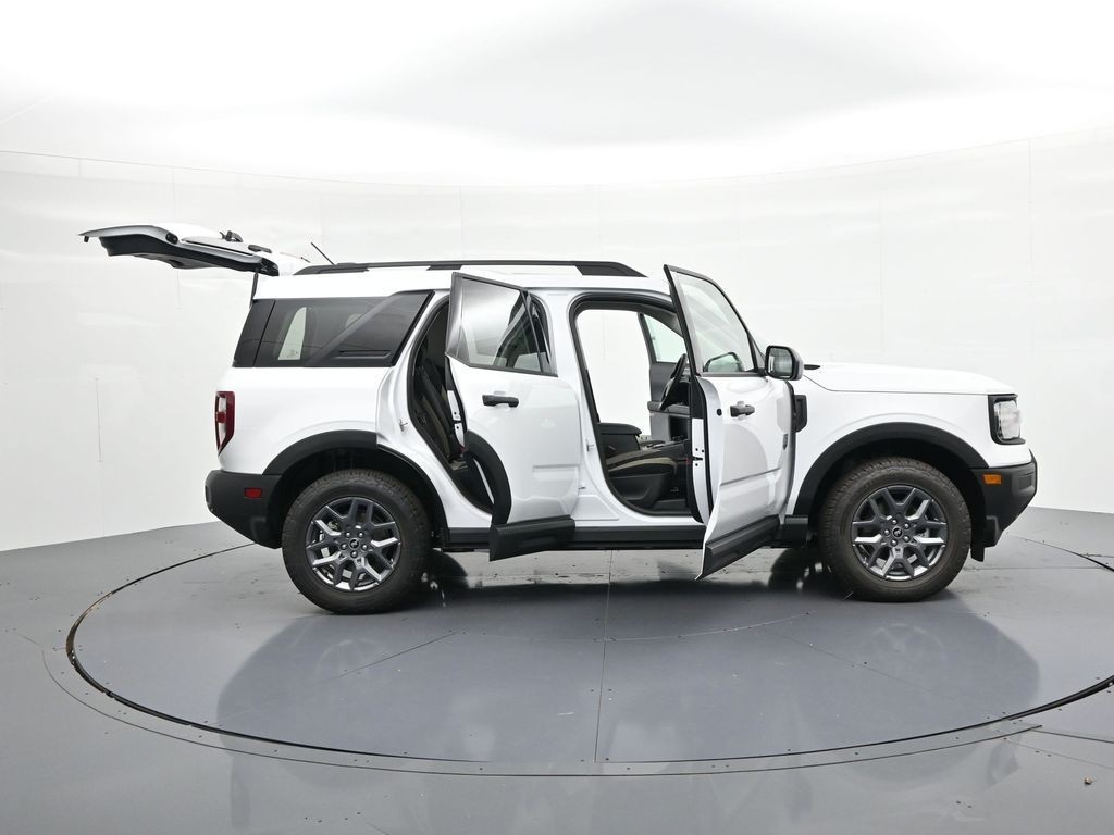 Ford Bronco Sport Vehicle Full-screen Gallery Image 23