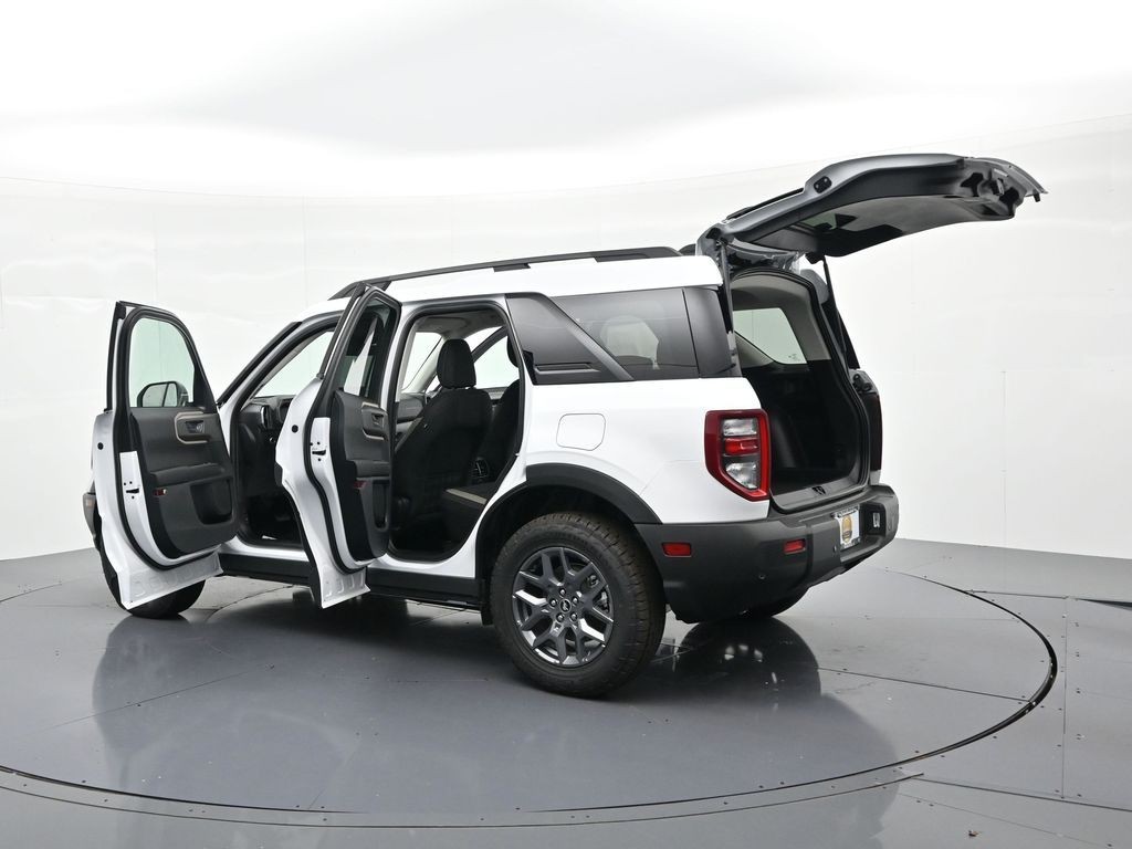 Ford Bronco Sport Vehicle Full-screen Gallery Image 24