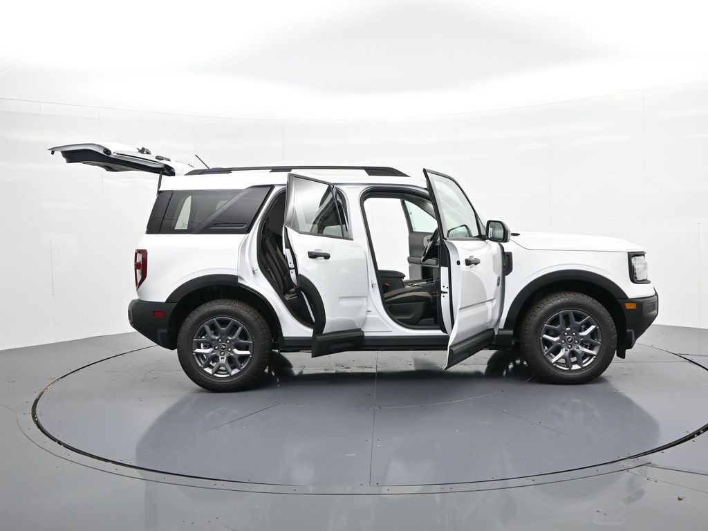 Ford Bronco Sport Vehicle Full-screen Gallery Image 23
