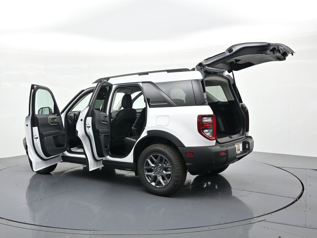 Ford Bronco Sport Vehicle Full-screen Gallery Image 24