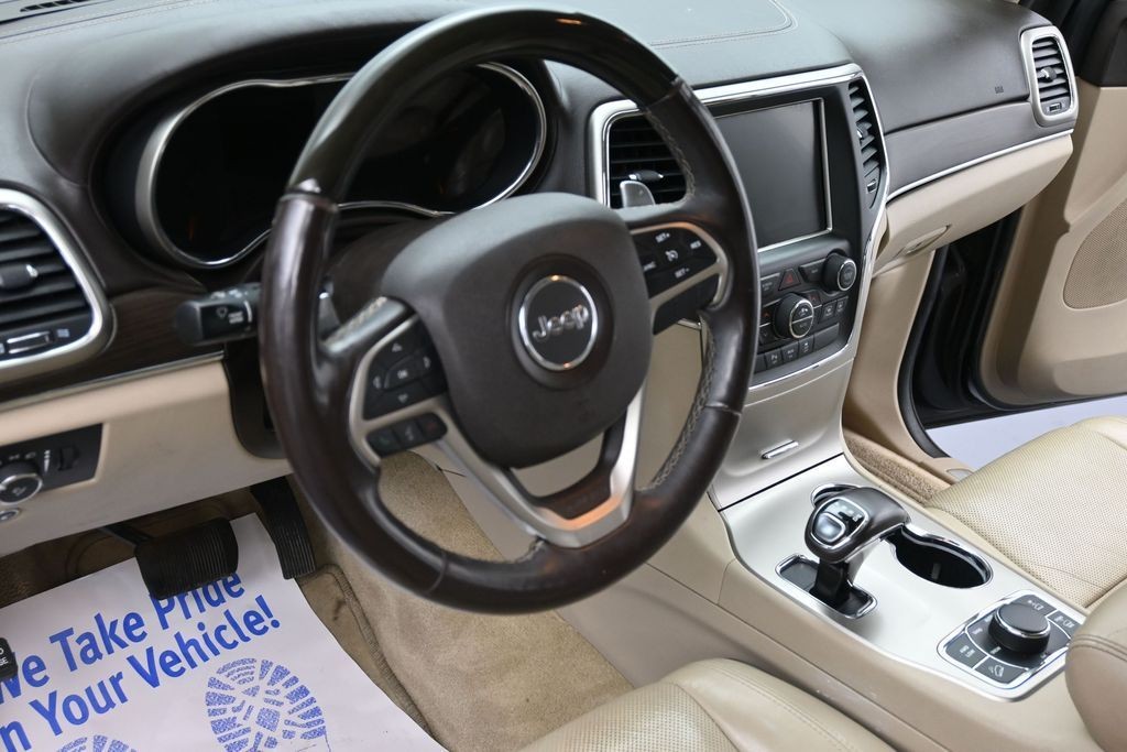 Jeep Grand Cherokee Vehicle Full-screen Gallery Image 14