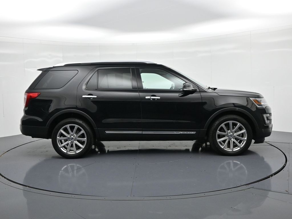 Ford Explorer Vehicle Full-screen Gallery Image 5