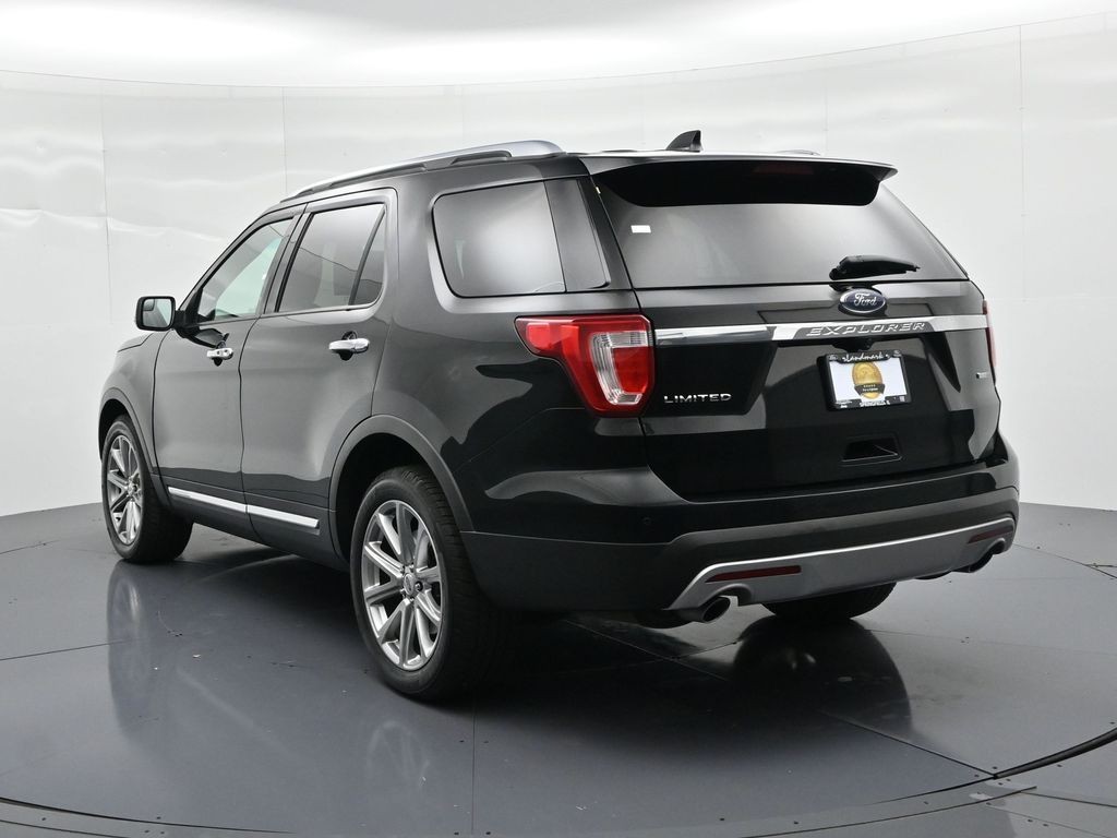 Ford Explorer Vehicle Full-screen Gallery Image 8