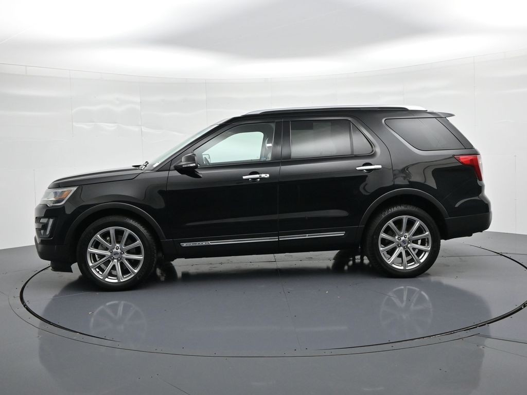 Ford Explorer Vehicle Full-screen Gallery Image 9