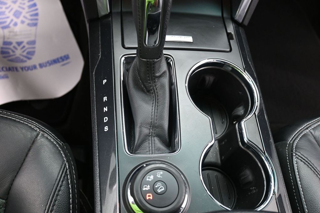 Ford Explorer Vehicle Full-screen Gallery Image 13