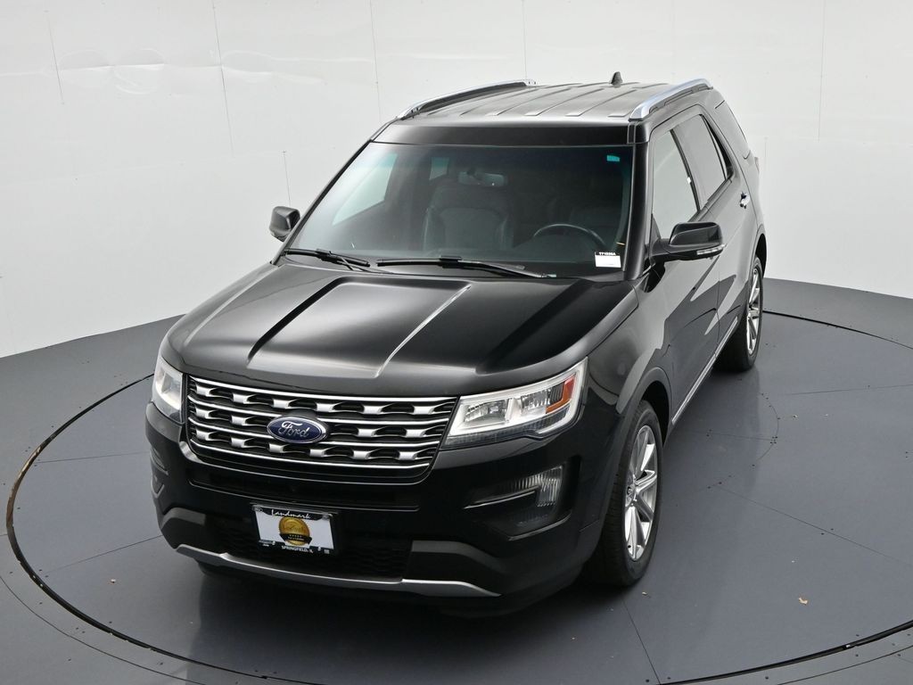 Ford Explorer Vehicle Full-screen Gallery Image 19