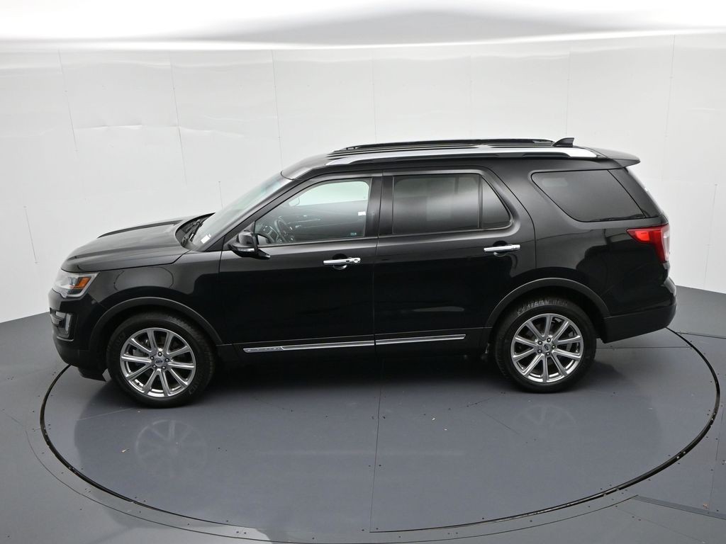 Ford Explorer Vehicle Full-screen Gallery Image 20