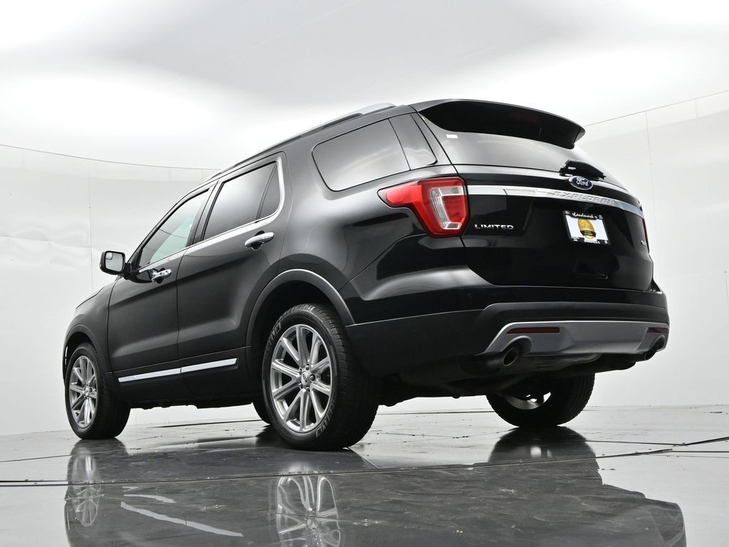 Ford Explorer Vehicle Full-screen Gallery Image 21