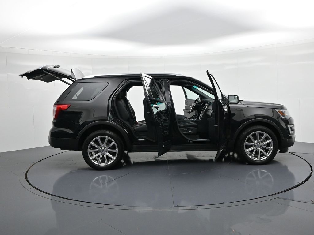 Ford Explorer Vehicle Full-screen Gallery Image 25