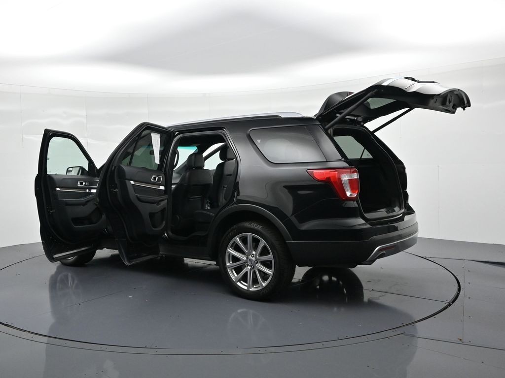 Ford Explorer Vehicle Full-screen Gallery Image 26