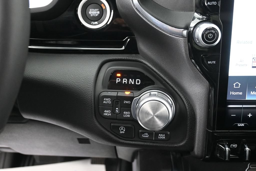 Ram 1500 Vehicle Full-screen Gallery Image 12