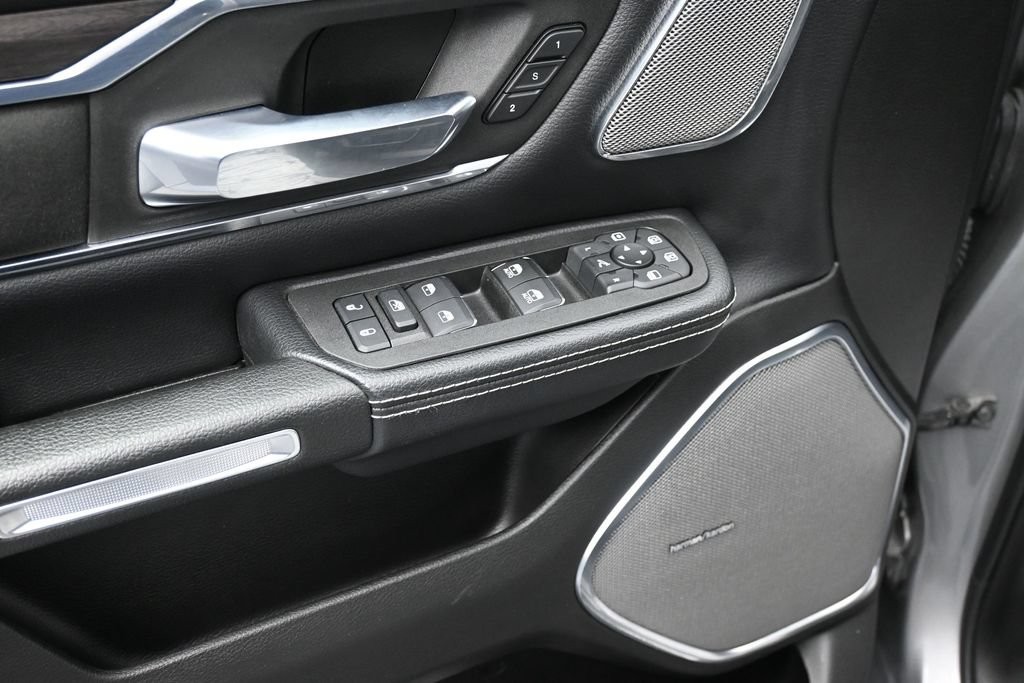 Ram 1500 Vehicle Full-screen Gallery Image 14