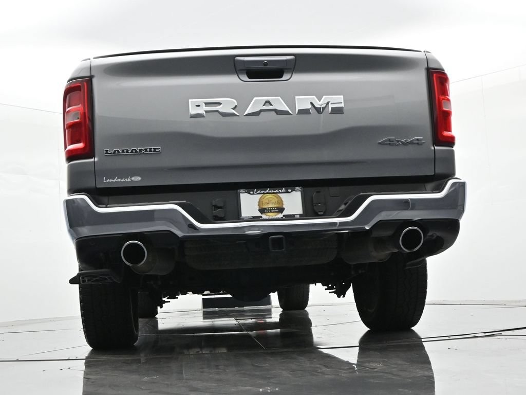 Ram 1500 Vehicle Full-screen Gallery Image 21