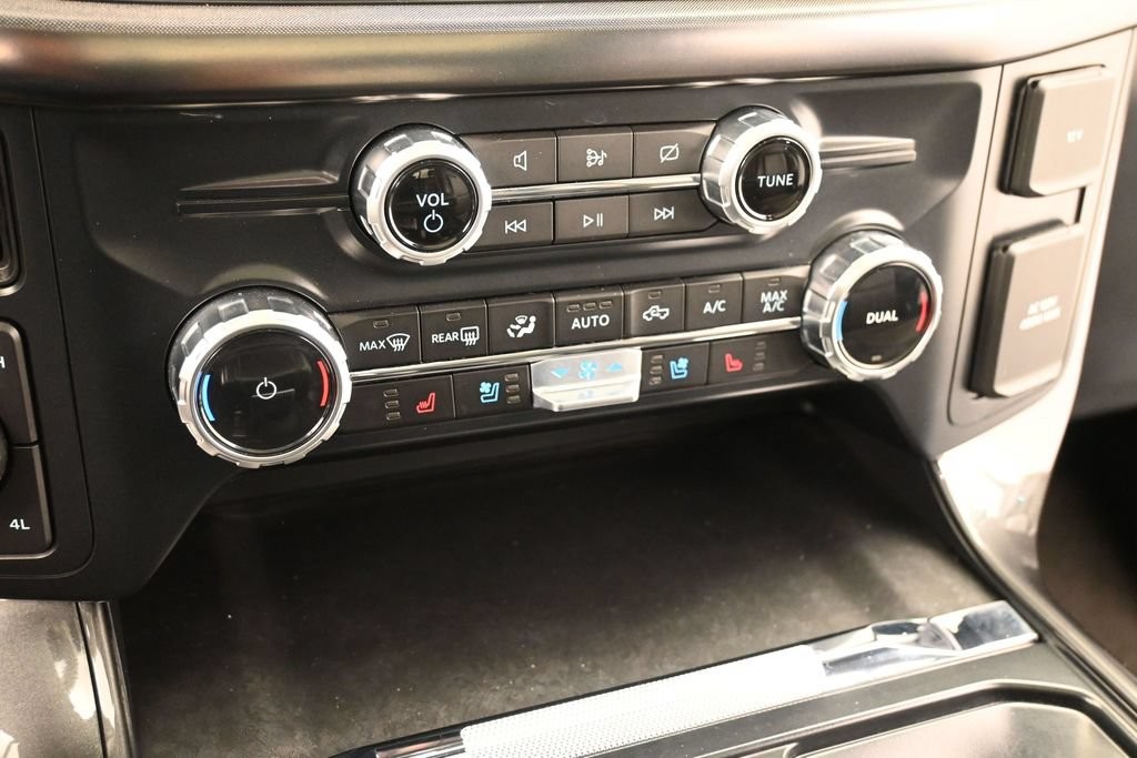Ford F-150 Vehicle Full-screen Gallery Image 11