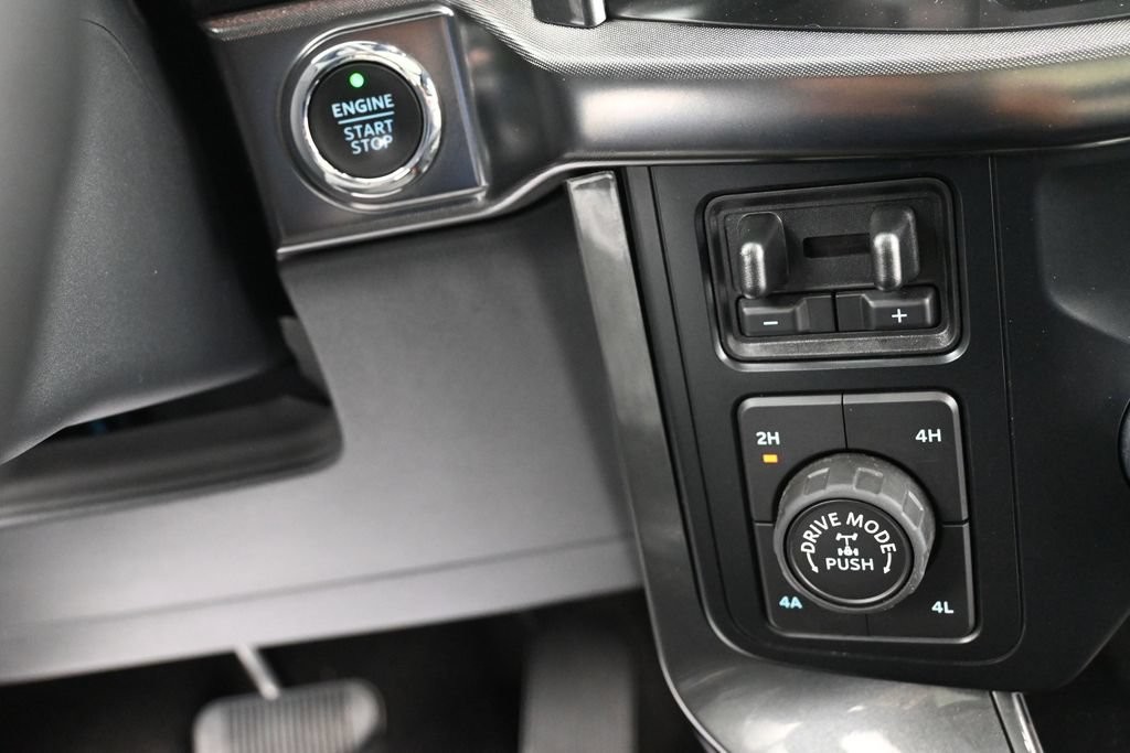 Ford F-150 Vehicle Full-screen Gallery Image 12
