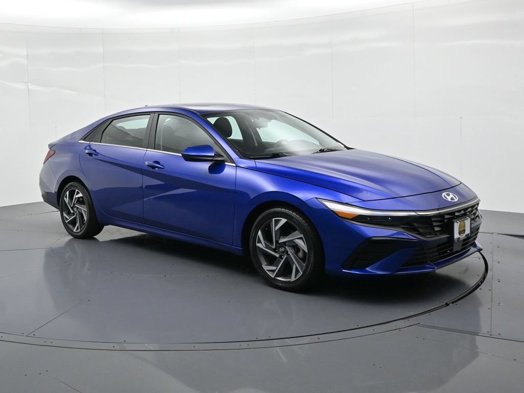 Hyundai Elantra Vehicle Full-screen Gallery Image 4