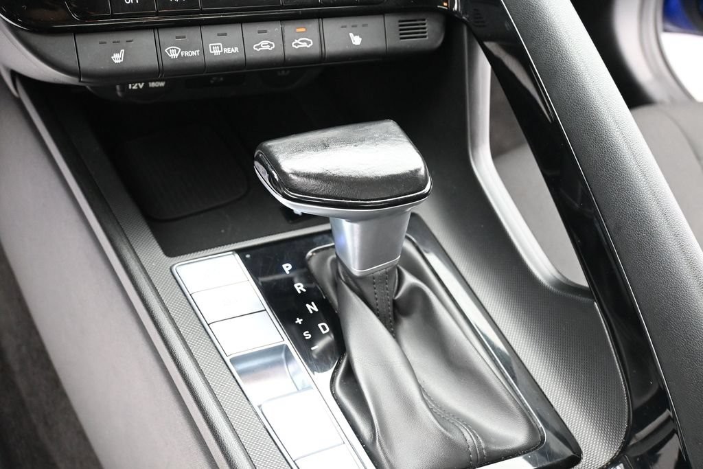 Hyundai Elantra Vehicle Full-screen Gallery Image 12