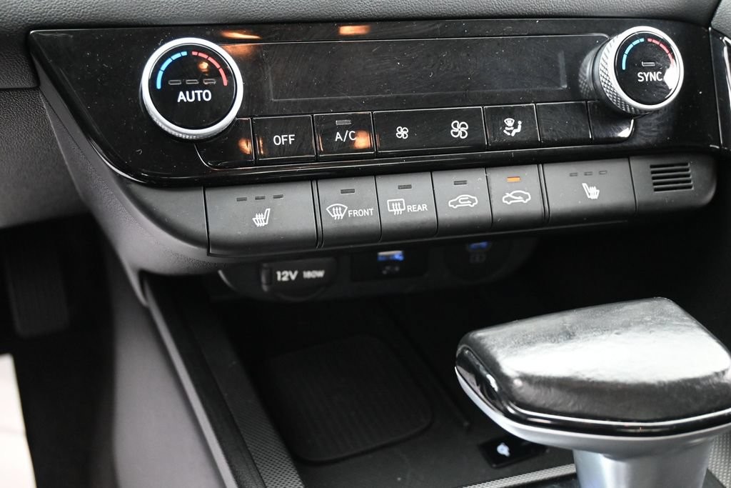 Hyundai Elantra Vehicle Full-screen Gallery Image 13