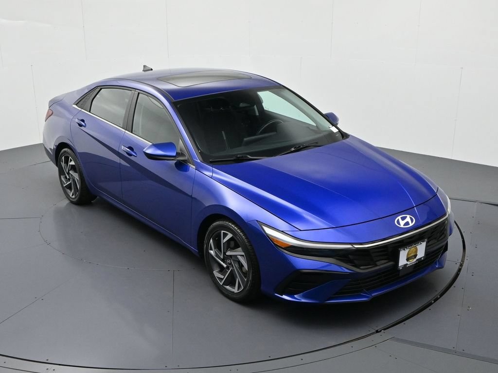 Hyundai Elantra Vehicle Full-screen Gallery Image 16
