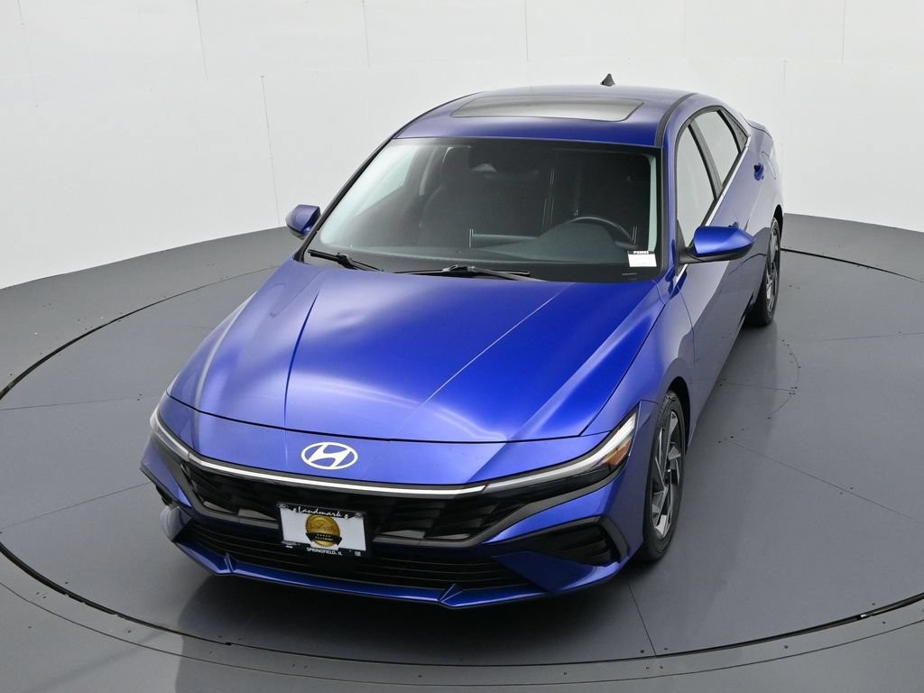 Hyundai Elantra Vehicle Full-screen Gallery Image 18