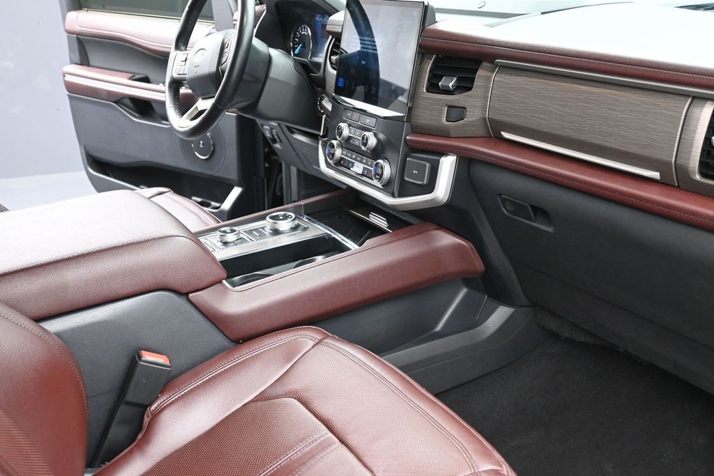 Ford Expedition Vehicle Full-screen Gallery Image 10
