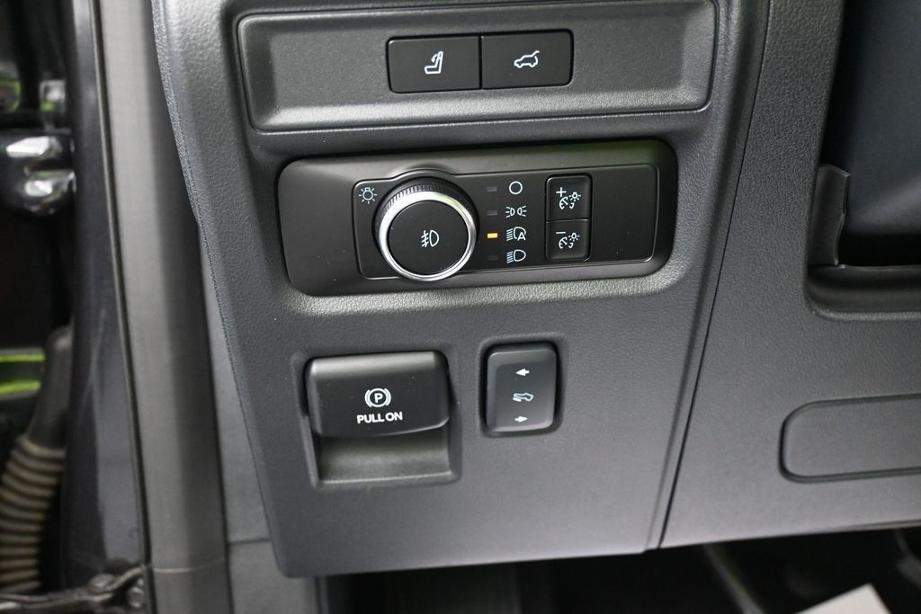 Ford Expedition Vehicle Full-screen Gallery Image 12